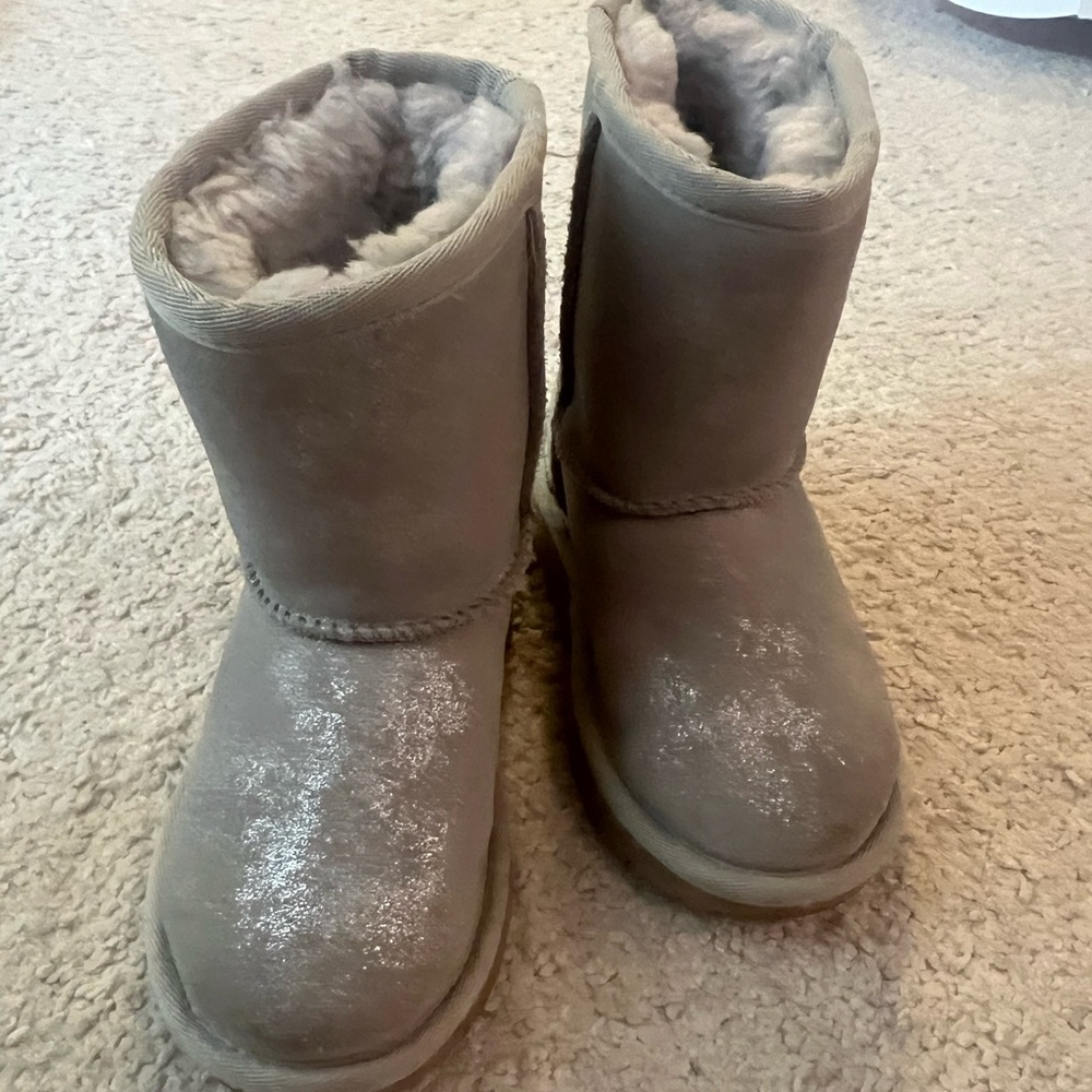 Toddler UGGS size 9